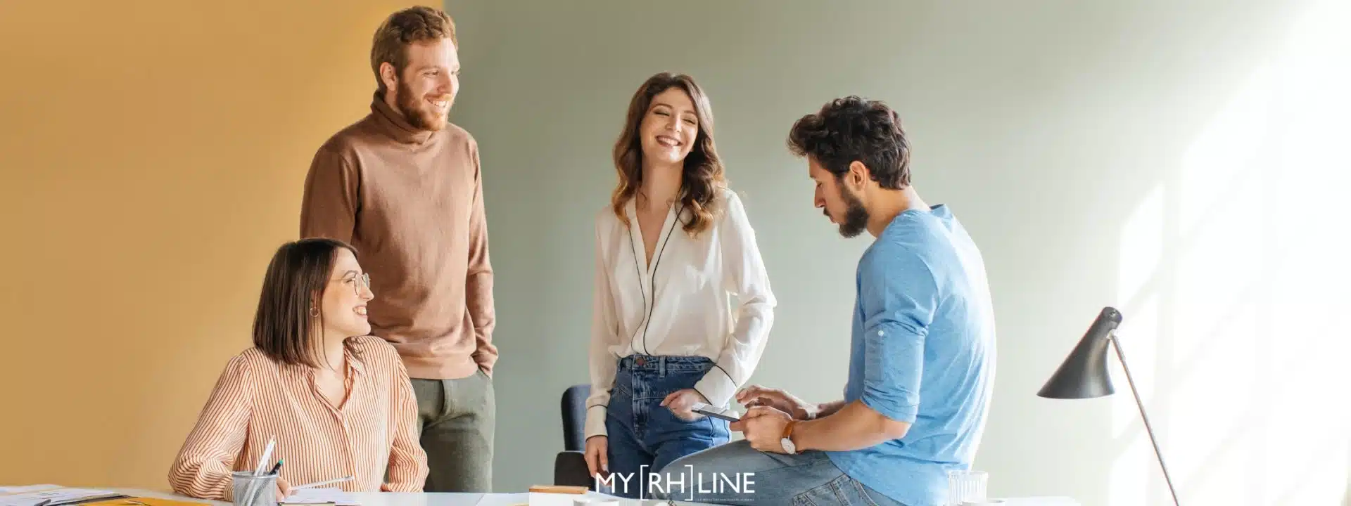 engagement collaborateur - groupe de collègues souriant