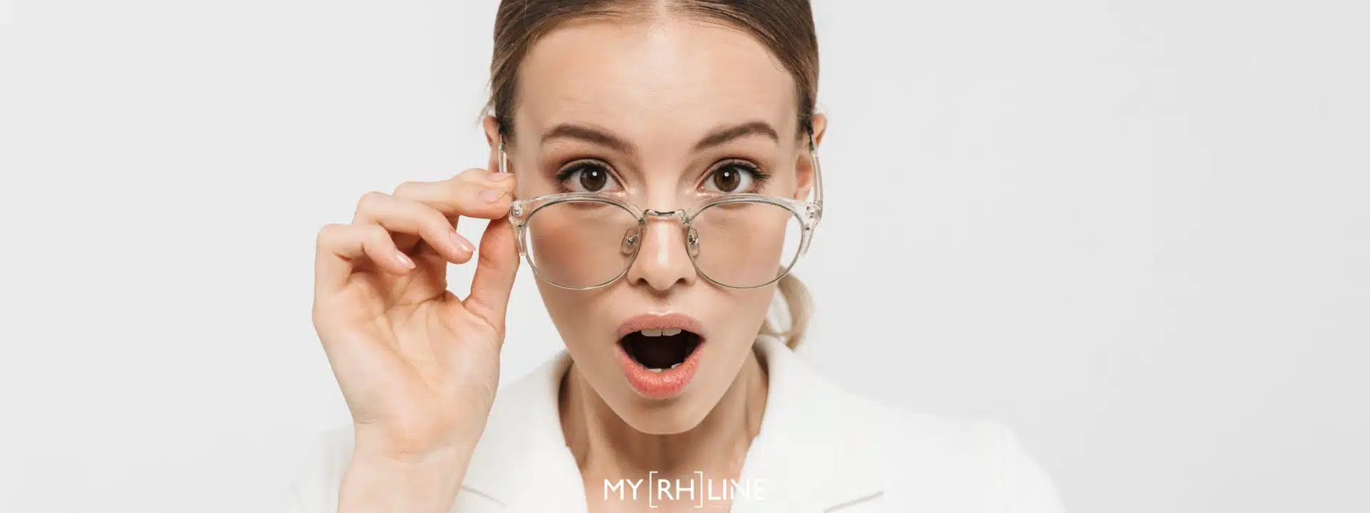 femme surprise balance ton salaire
