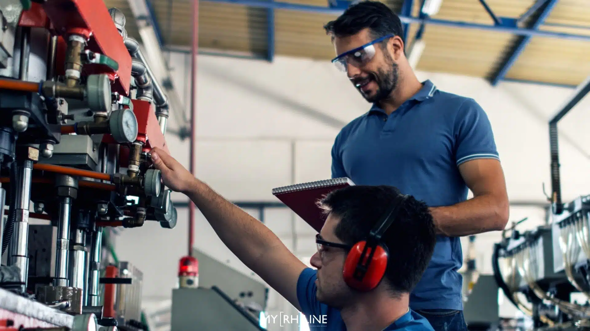 Deux collaborateurs qui travaillent ensemble parce qu'ils ont des affinités