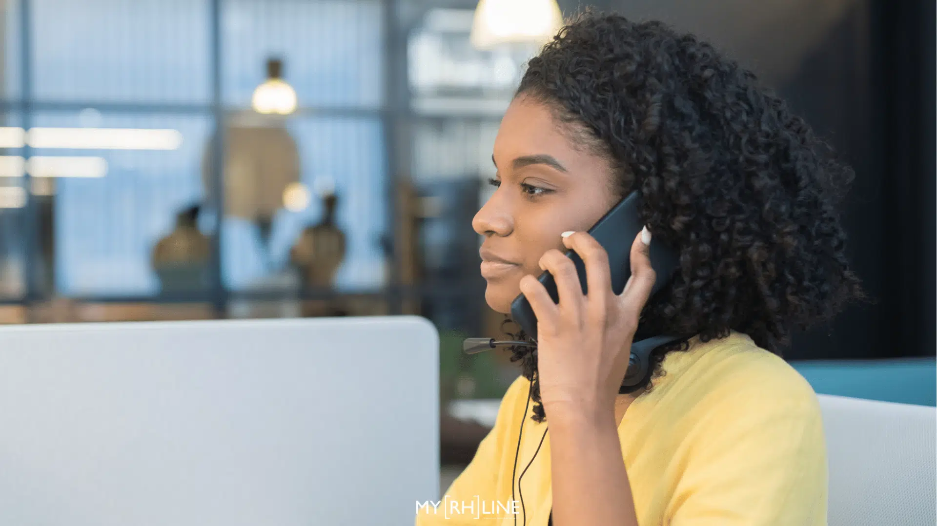 Recruteuse qui appelle pour une prise de référence en 2025