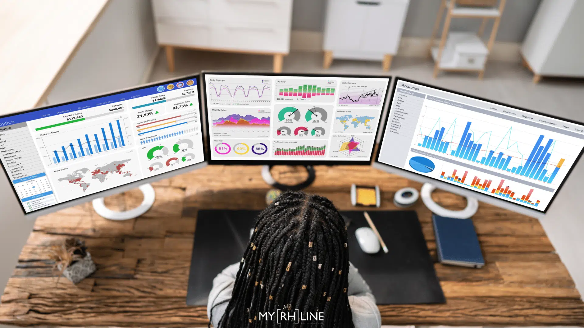 Chargée ressources humaines analyse les statistiques RH